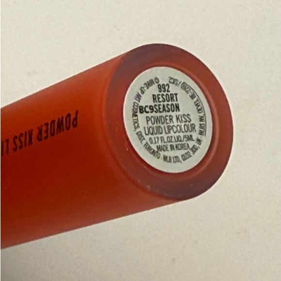 MAC Powder Kiss Liquid Lipcolour 992 Resort Season 5ml - Picture 4 of 4